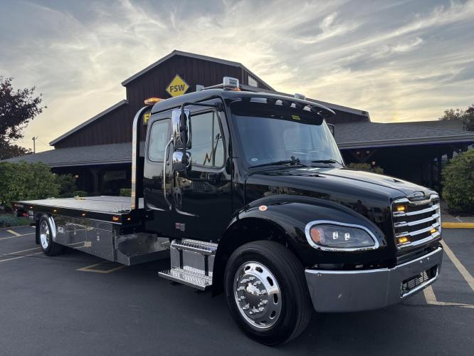 FREIGHTLINER BUSINESS CLASS M2 106 PLUS