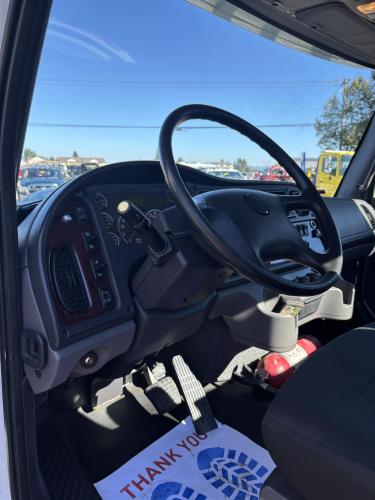 FREIGHTLINER BUSINESS CLASS M2 106