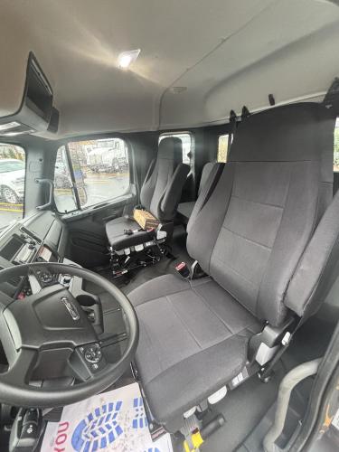 FREIGHTLINER BUSINESS CLASS M2 106 PLUS