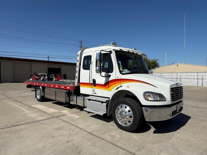 FREIGHTLINER BUSINESS CLASS M2 106