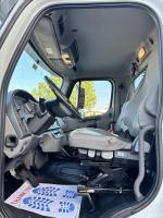 FREIGHTLINER BUSINESS CLASS M2 106