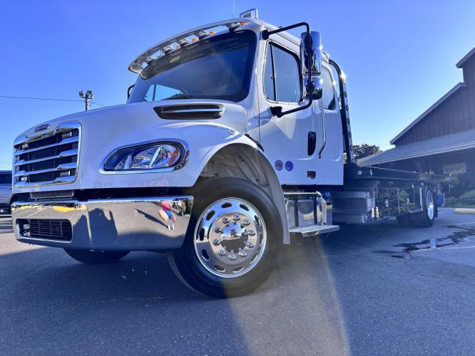 FREIGHTLINER BUSINESS CLASS M2 106