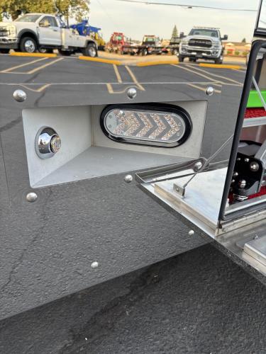 FREIGHTLINER BUSINESS CLASS M2 106 PLUS