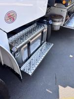 FREIGHTLINER BUSINESS CLASS M2 106
