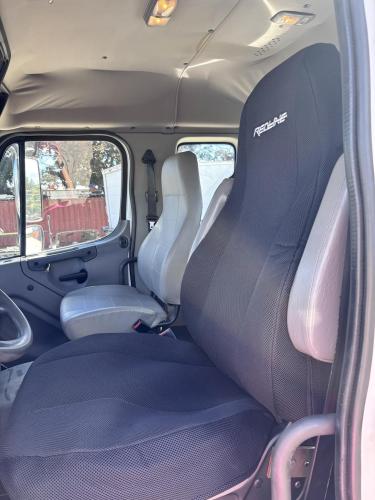 FREIGHTLINER BUSINESS CLASS M2 106