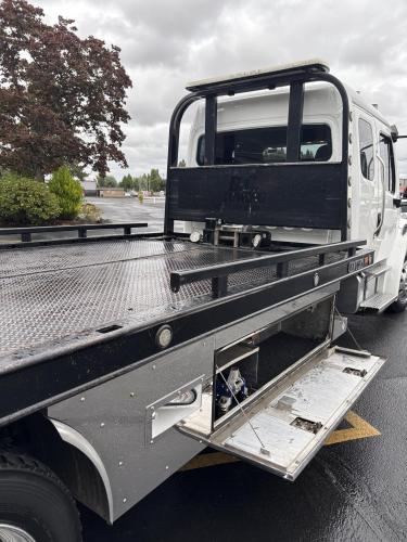 FREIGHTLINER BUSINESS CLASS M2 106