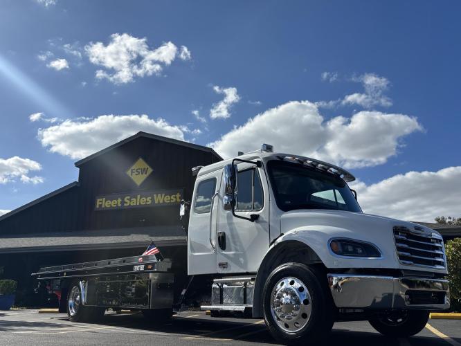 FREIGHTLINER BUSINESS CLASS M2 106 PLUS
