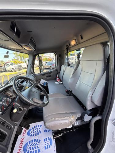 FREIGHTLINER BUSINESS CLASS M2 106