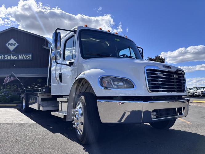 FREIGHTLINER BUSINESS CLASS M2 106