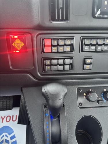 FREIGHTLINER BUSINESS CLASS M2 106 PLUS