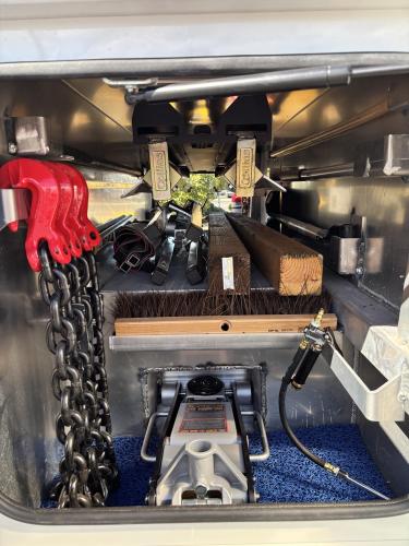 FREIGHTLINER BUSINESS CLASS M2 106 PLUS