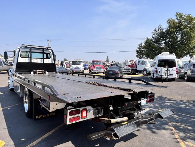 FREIGHTLINER BUSINESS CLASS M2 106