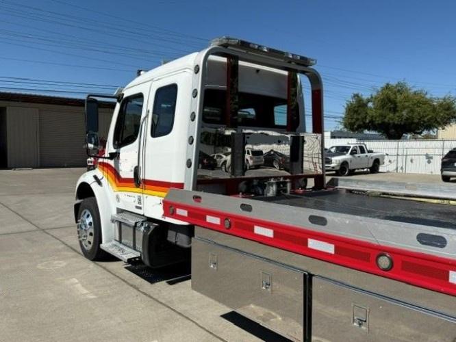 FREIGHTLINER BUSINESS CLASS M2 106
