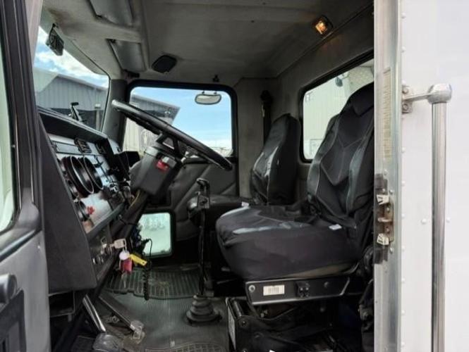 KENWORTH T300
