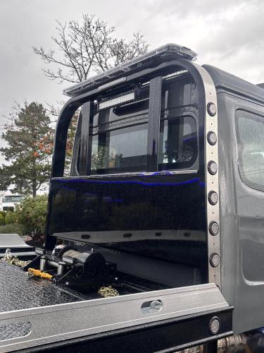 FREIGHTLINER BUSINESS CLASS M2 106 PLUS