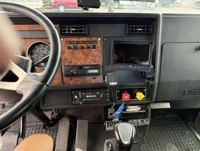 KENWORTH T300