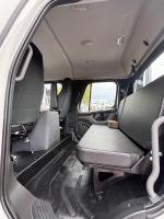 FREIGHTLINER BUSINESS CLASS M2 106 PLUS