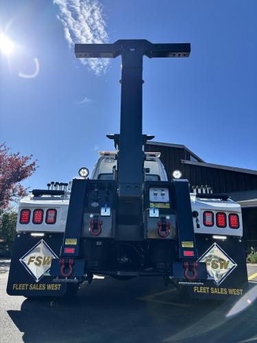 FREIGHTLINER BUSINESS CLASS M2 106 PLUS