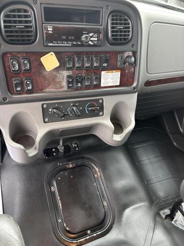 FREIGHTLINER BUSINESS CLASS M2 106