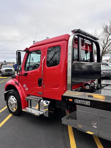 FREIGHTLINER BUSINESS CLASS M2 106 PLUS