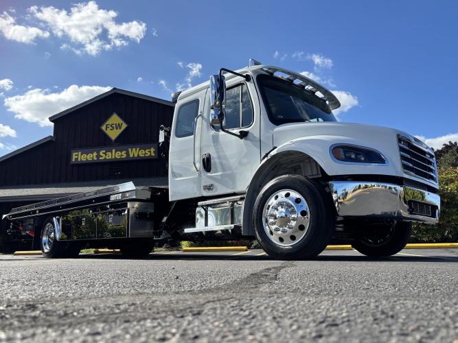 FREIGHTLINER BUSINESS CLASS M2 106 PLUS
