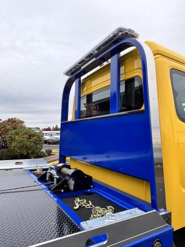 FREIGHTLINER BUSINESS CLASS M2 106 PLUS