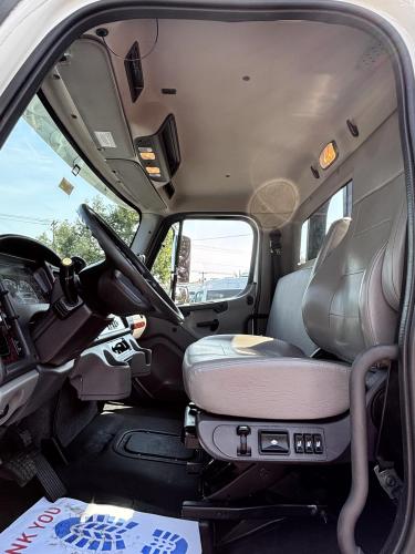 FREIGHTLINER BUSINESS CLASS M2 106