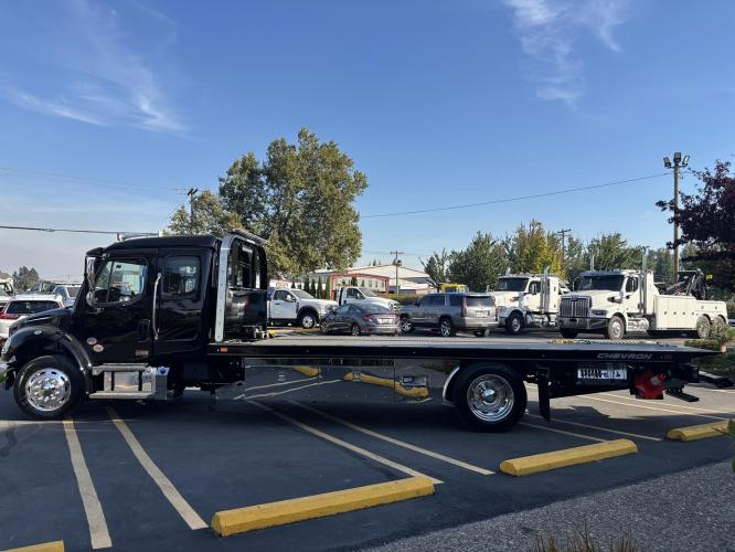 FREIGHTLINER BUSINESS CLASS M2 106 PLUS