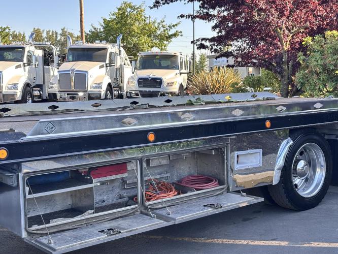FREIGHTLINER BUSINESS CLASS M2 106