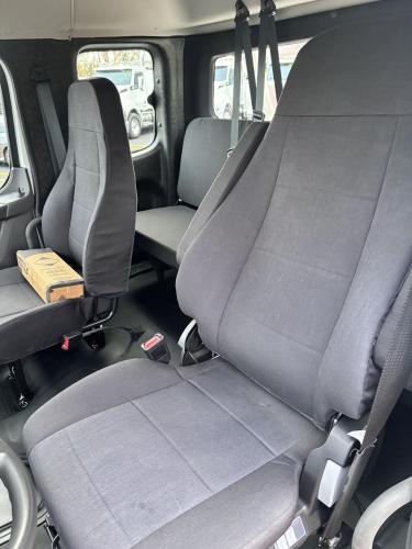 FREIGHTLINER BUSINESS CLASS M2 106 PLUS