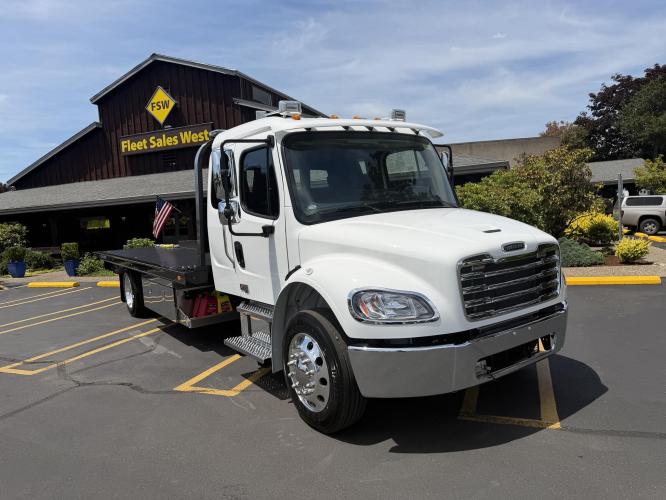 FREIGHTLINER BUSINESS CLASS M2 106 PLUS