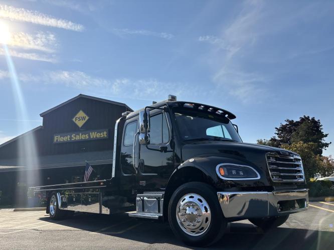 FREIGHTLINER BUSINESS CLASS M2 106 PLUS