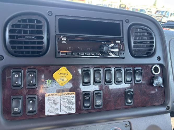 FREIGHTLINER BUSINESS CLASS M2 106
