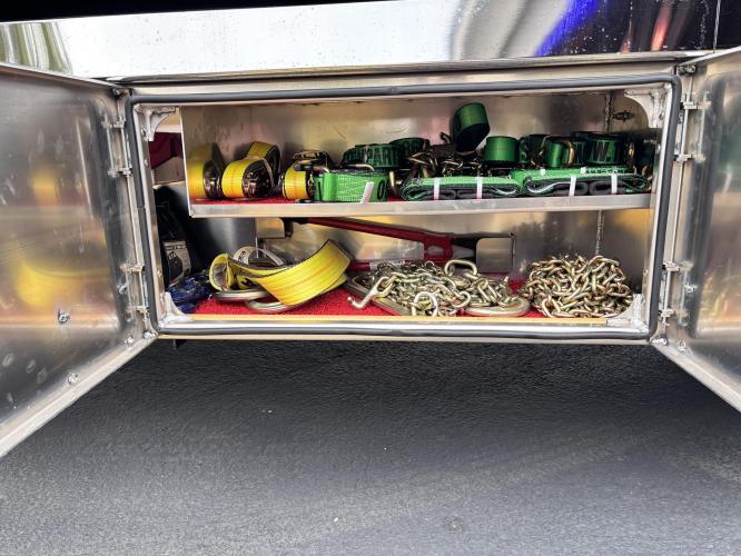 FREIGHTLINER BUSINESS CLASS M2 106 PLUS