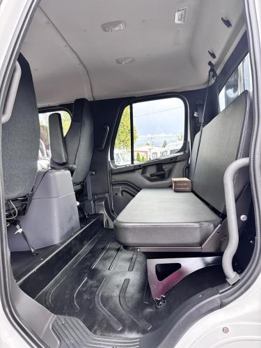 FREIGHTLINER BUSINESS CLASS M2 106 PLUS