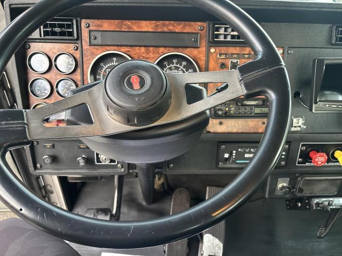 KENWORTH T300