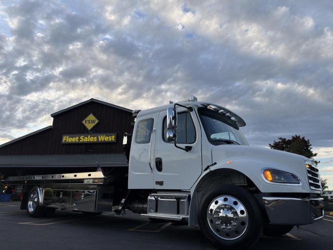 FREIGHTLINER BUSINESS CLASS M2 106 PLUS