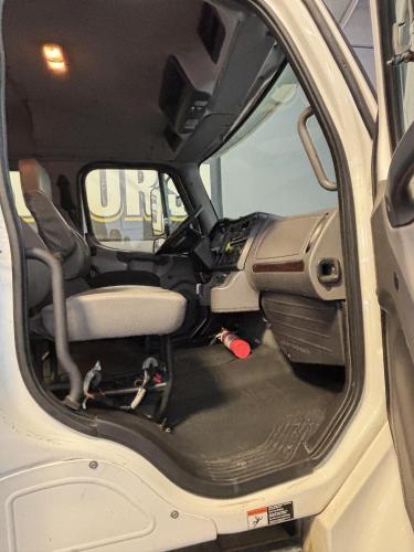 FREIGHTLINER BUSINESS CLASS M2 106