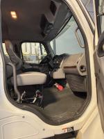 FREIGHTLINER BUSINESS CLASS M2 106