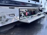 FREIGHTLINER BUSINESS CLASS M2 106 PLUS
