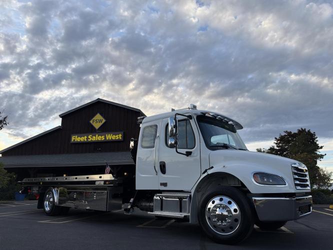FREIGHTLINER BUSINESS CLASS M2 106 PLUS