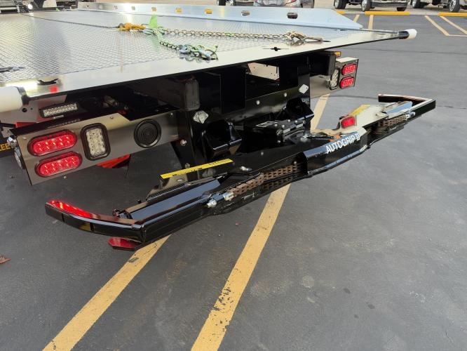 FREIGHTLINER BUSINESS CLASS M2 106 PLUS