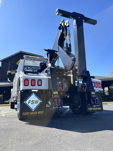 FREIGHTLINER BUSINESS CLASS M2 106 PLUS