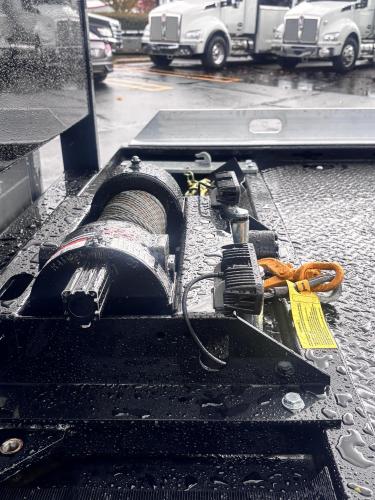 FREIGHTLINER BUSINESS CLASS M2 106 PLUS