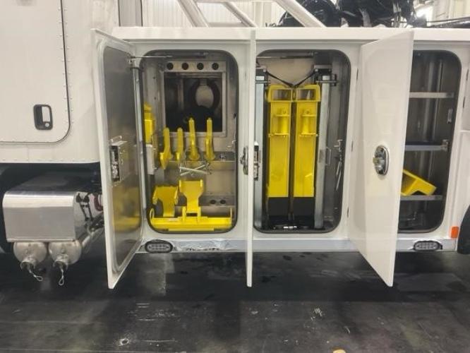 PETERBILT 589