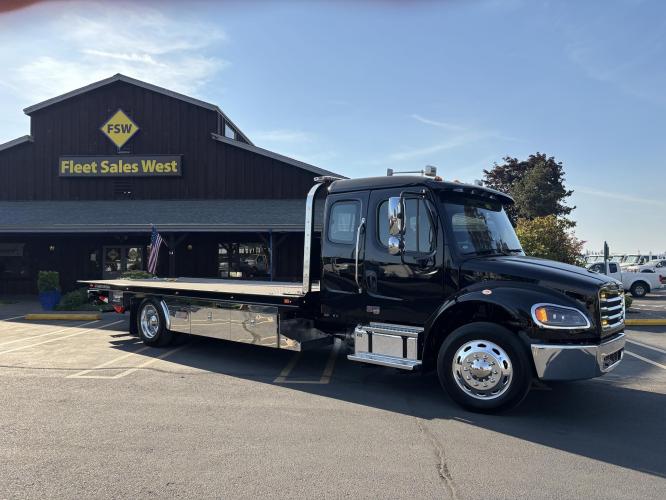 FREIGHTLINER BUSINESS CLASS M2 106 PLUS