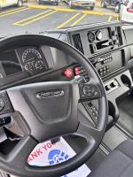 FREIGHTLINER BUSINESS CLASS M2 106 PLUS