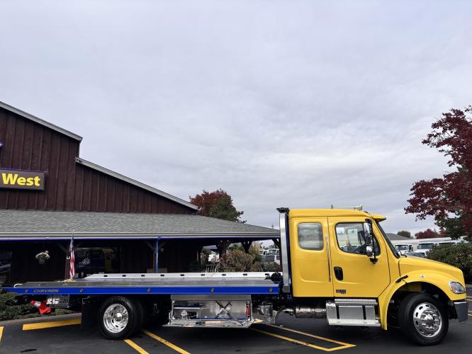 FREIGHTLINER BUSINESS CLASS M2 106 PLUS