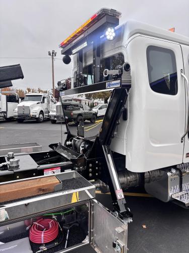 FREIGHTLINER BUSINESS CLASS M2 106 PLUS