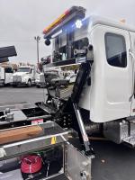 FREIGHTLINER BUSINESS CLASS M2 106 PLUS